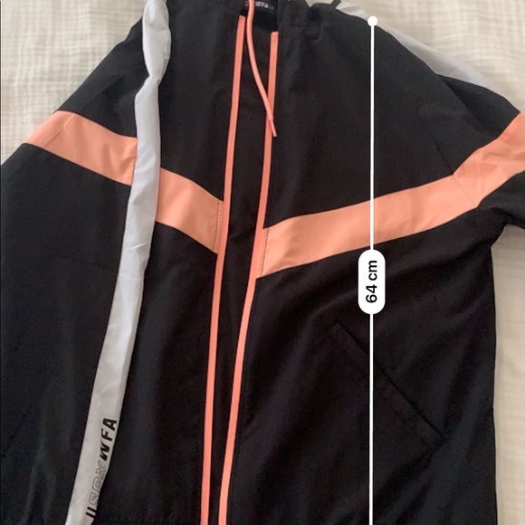 Limited Edition Sarah’s Day x WFA Windbreaker - Picture 9 of 10